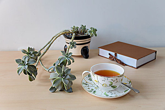 电脑一拖二教程：一台主机两个显示器看电影玩游戏两不相误